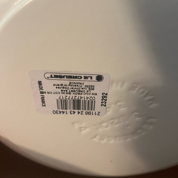 New Le Creuset Signature Enameled Cast Iron Sauteuse Pan in Cotton 3 1/2 Qt - Picture 6 of 9